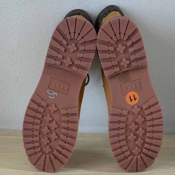 DKNY Men's Ankle Tan Boots Lace Up Style With Logo - Picture 9 of 16